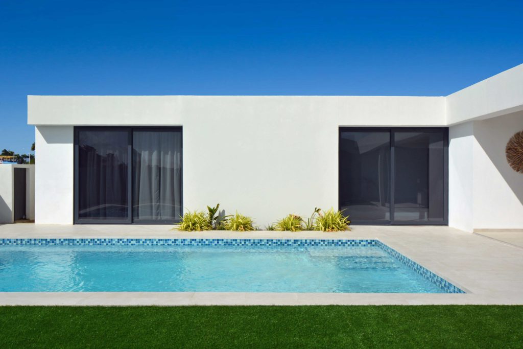 Architectenbureau Amsterdam Maxim Winkelaar maakt ontwerp voor een moderne nieuwbouwvilla op Aruba, Bonaire en Curaçao.